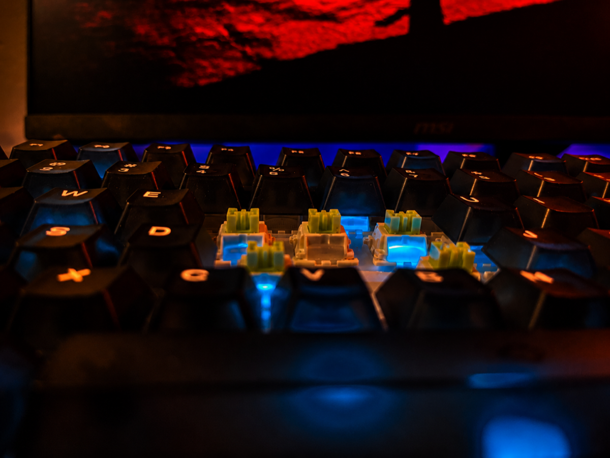 Close-up of the F75 Max keycaps and switches